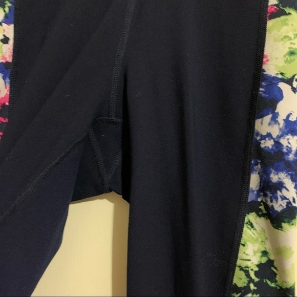 GapFit Athletic Soft Comfortable Yoga Navy Floral Print Leggings. Size XS - Picture 5 of 12